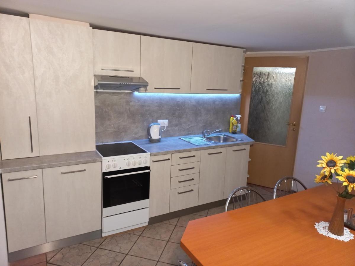 Apartman Elegant Besenova Luaran gambar