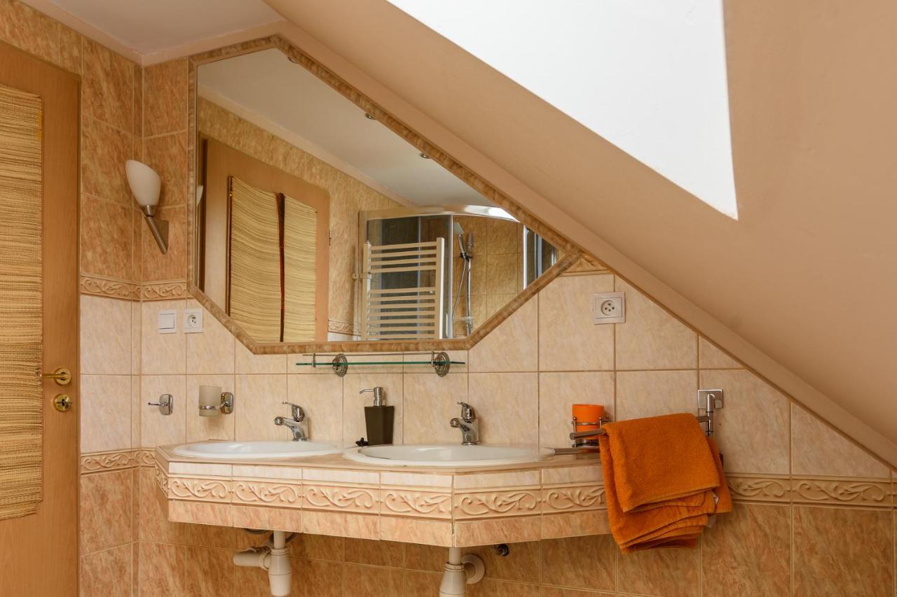 Apartman Elegant Besenova Luaran gambar